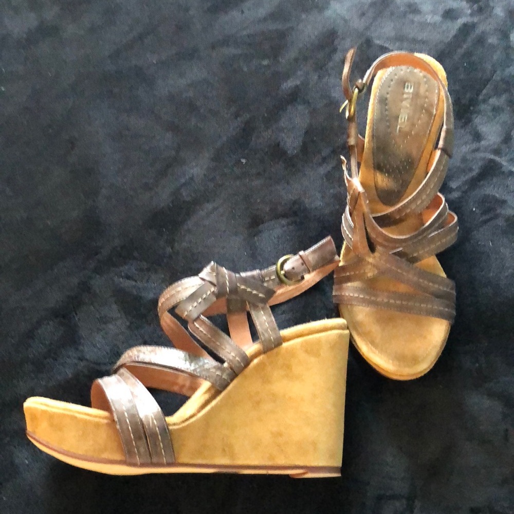 Strappy leather platform sandals